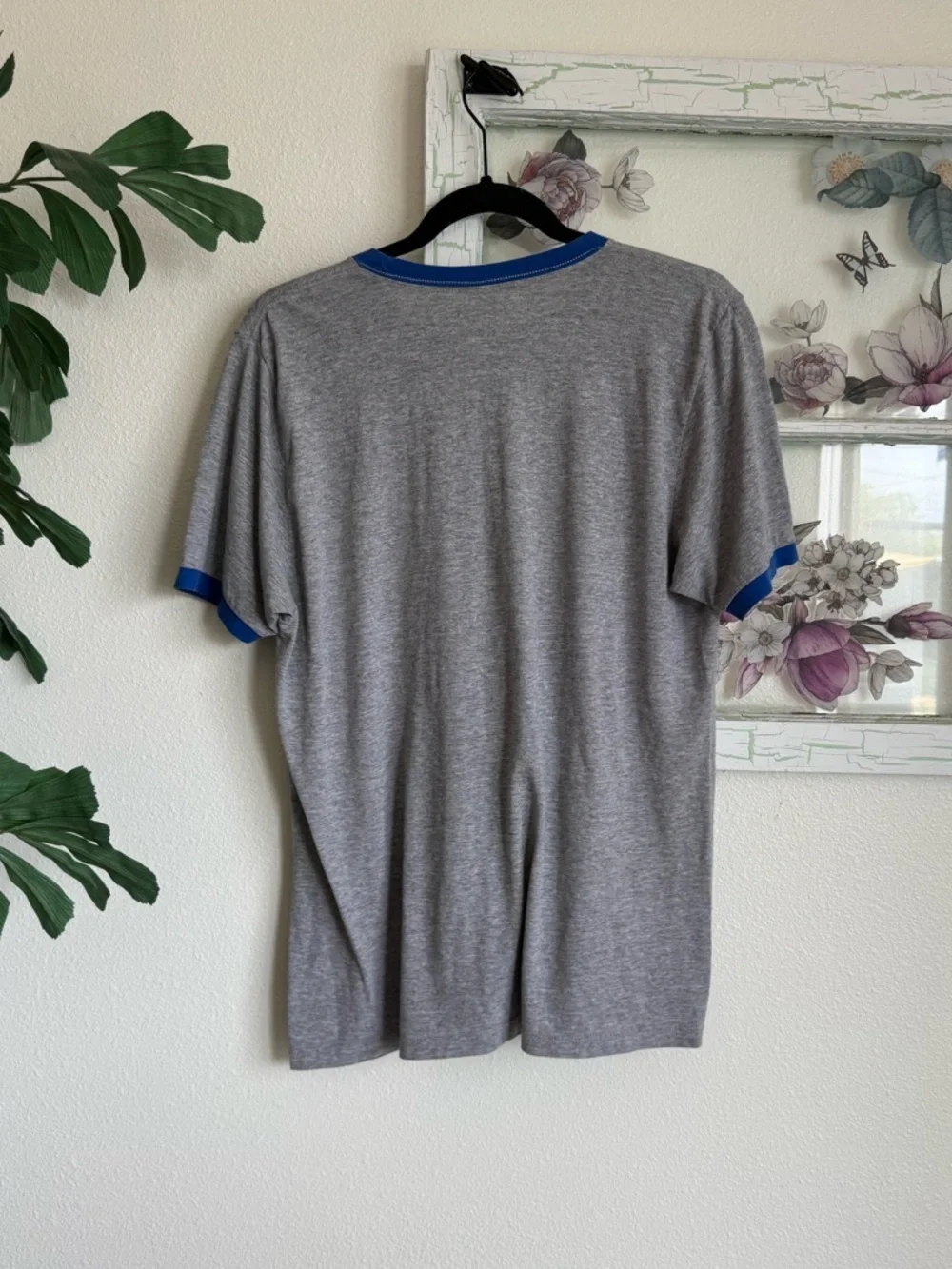 Disney Pixar Cars Dinoco Gray Short-Sleeve Tee with Blue Trim Size M unisex